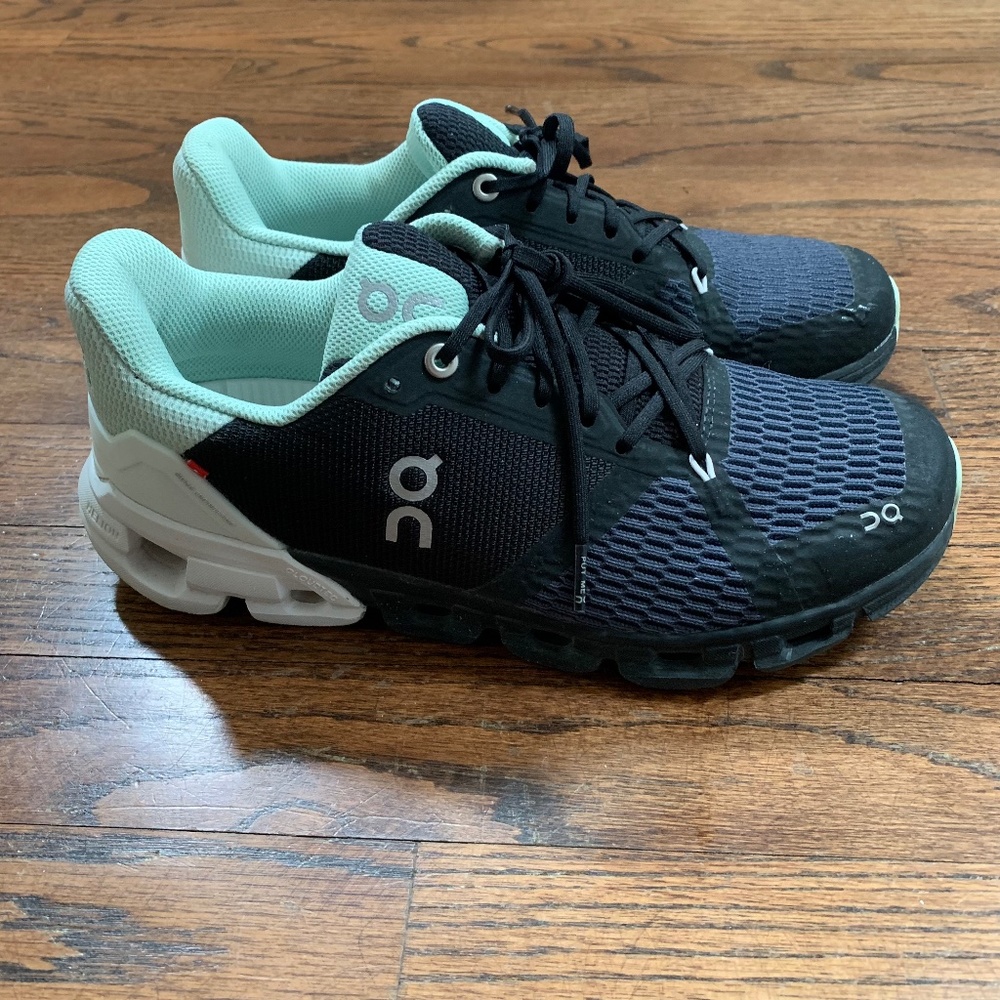 On Cloudflyer Running Shoes 8.5 Wide